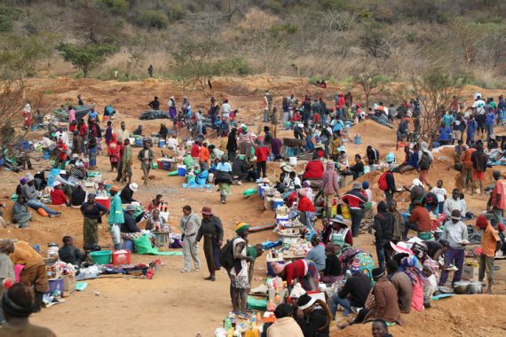 Artisanal gold miners invade mine claim | The ManicaPost